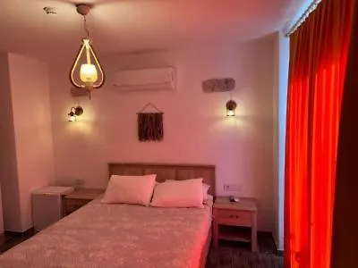 Paris Alacati Butik Cesme